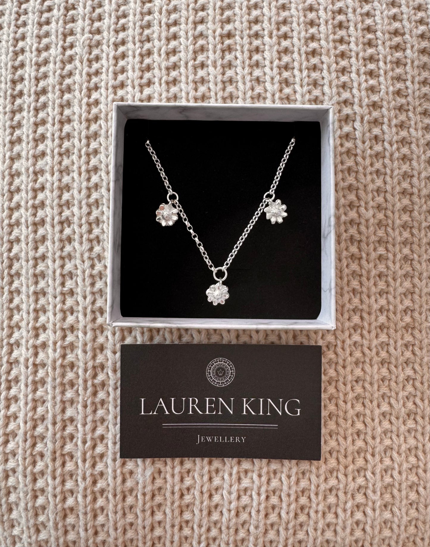 THE DAISY CHAIN NECKLACE
