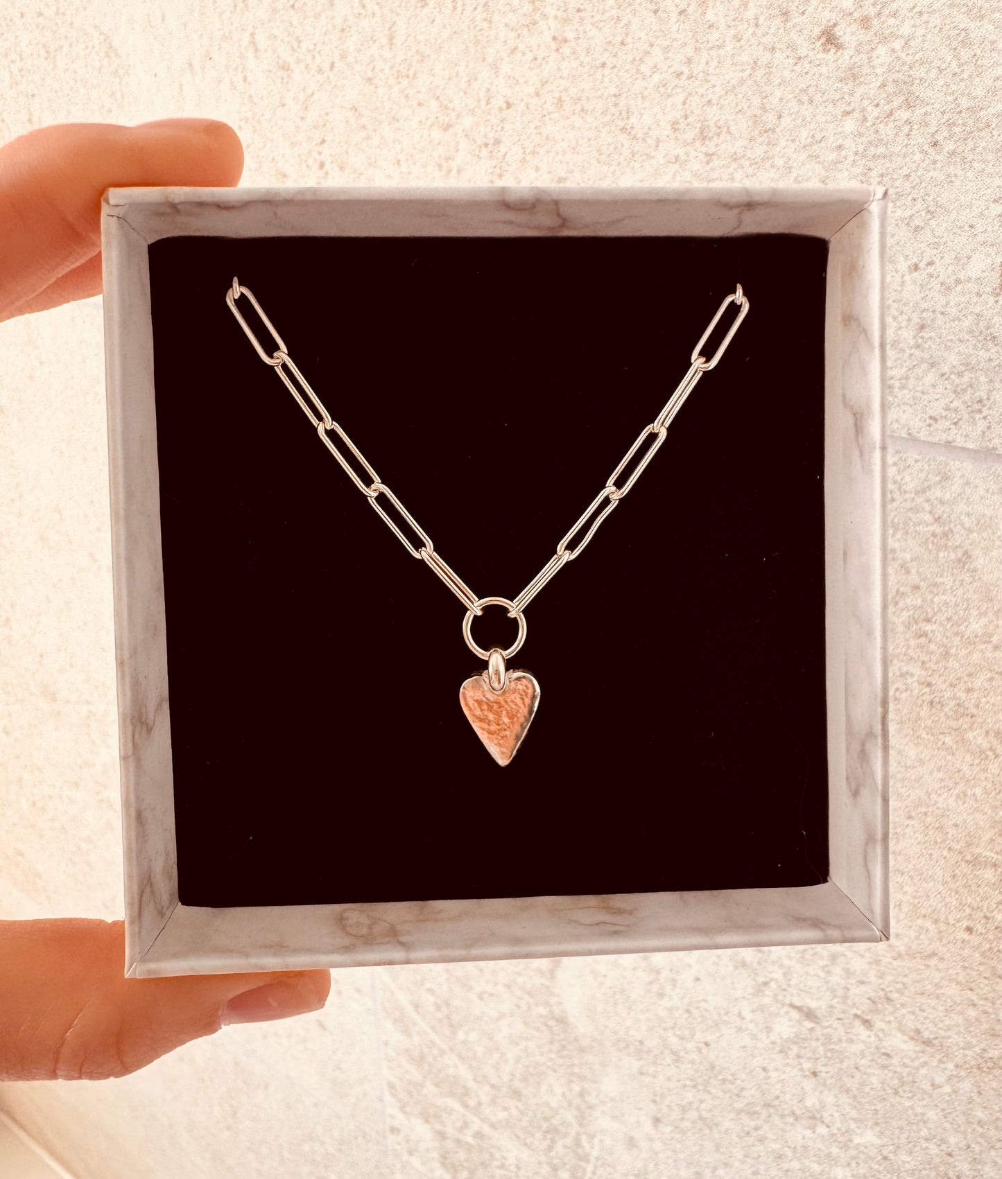 HEART TRACE CHAIN NECKLACE