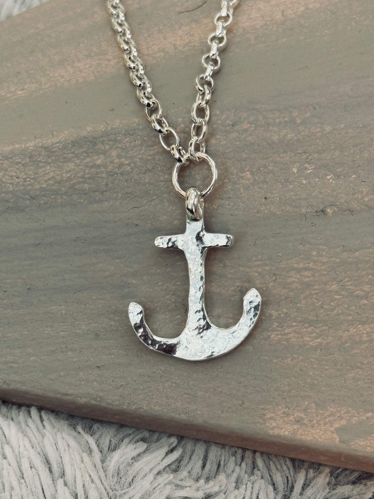 THE ANCHOR NECKLACE