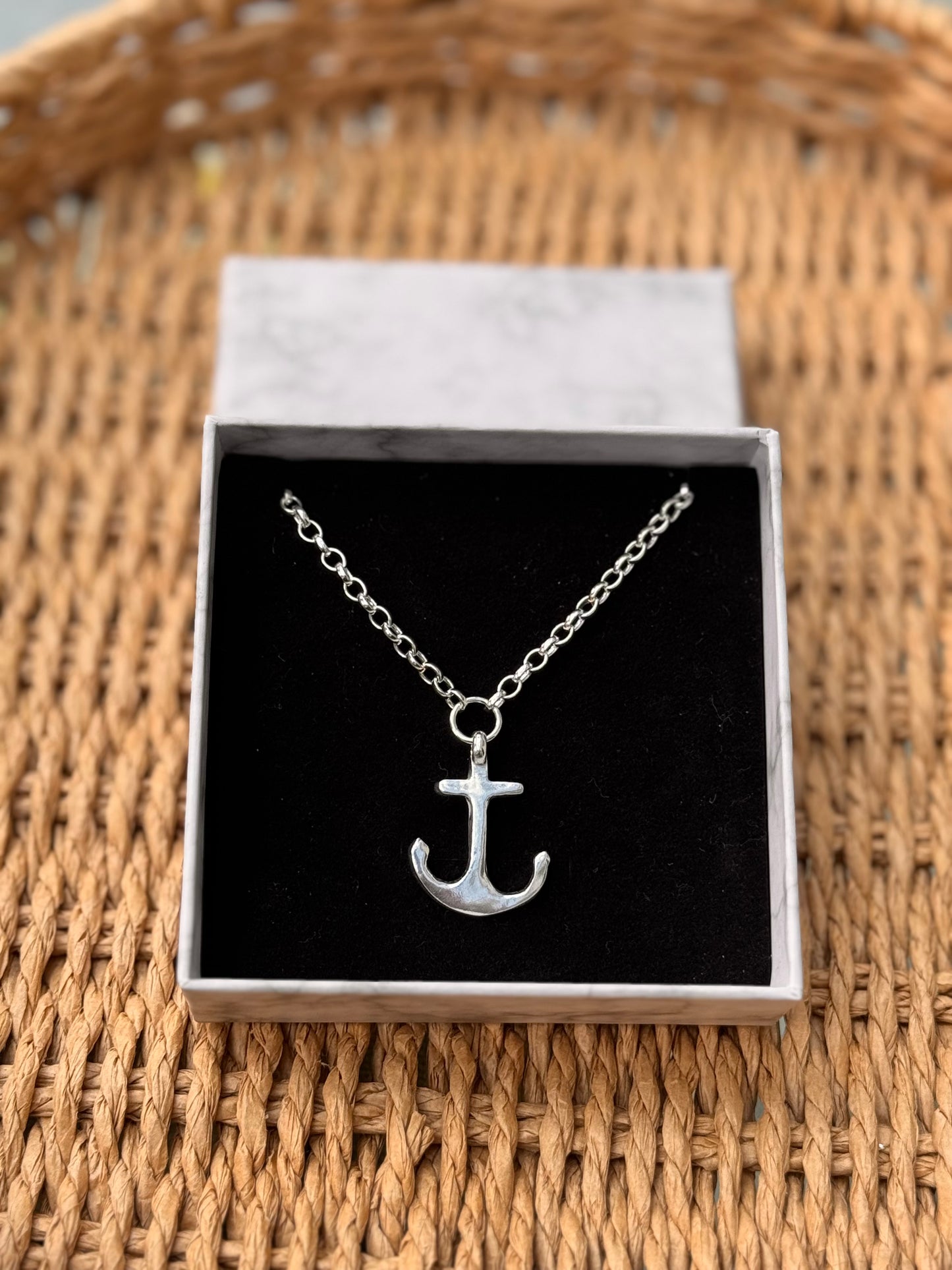 THE ANCHOR NECKLACE