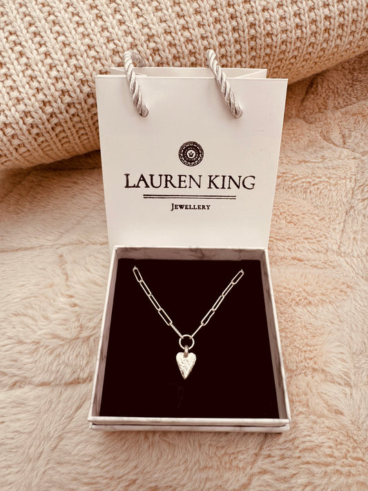 HEART TRACE CHAIN NECKLACE