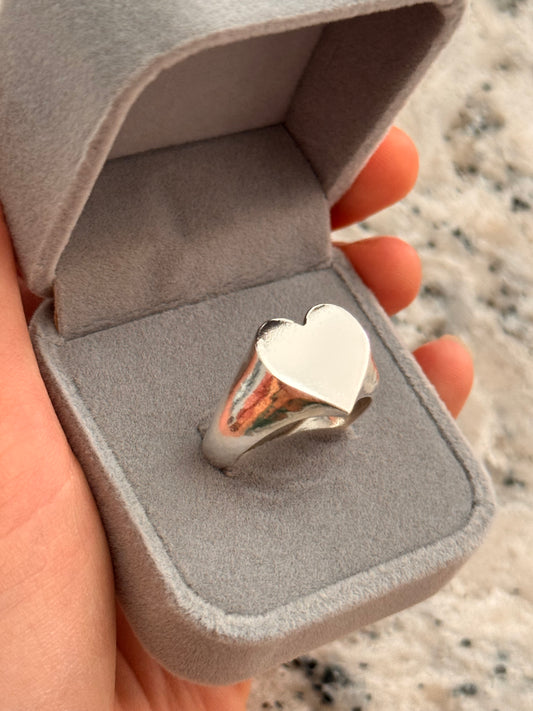 THE CHUNKY HEART SIGNET RING