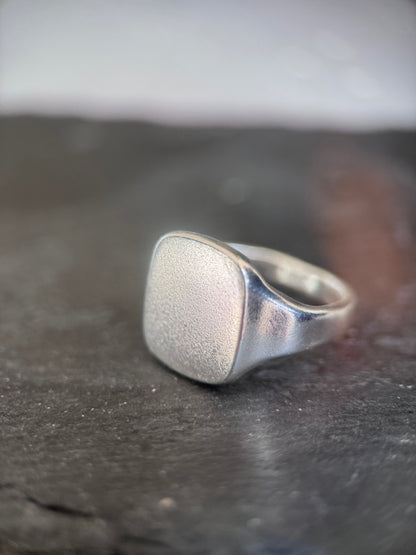 THE APEX SIGNET RING