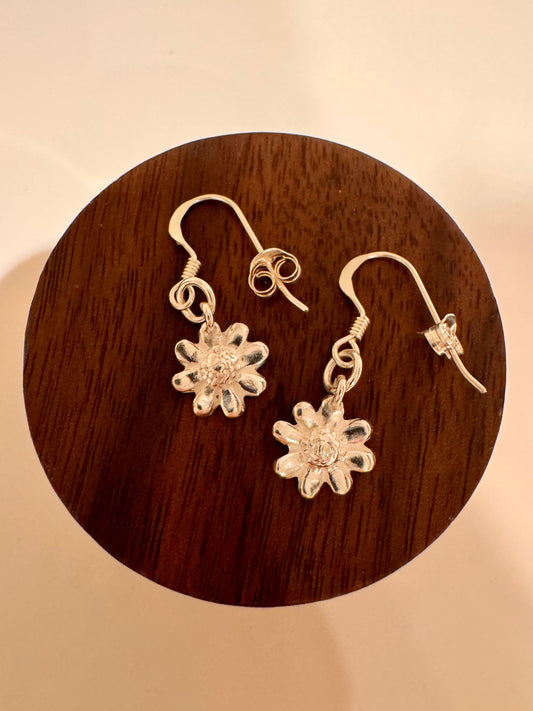 THE DAISY DROP EARRINGS