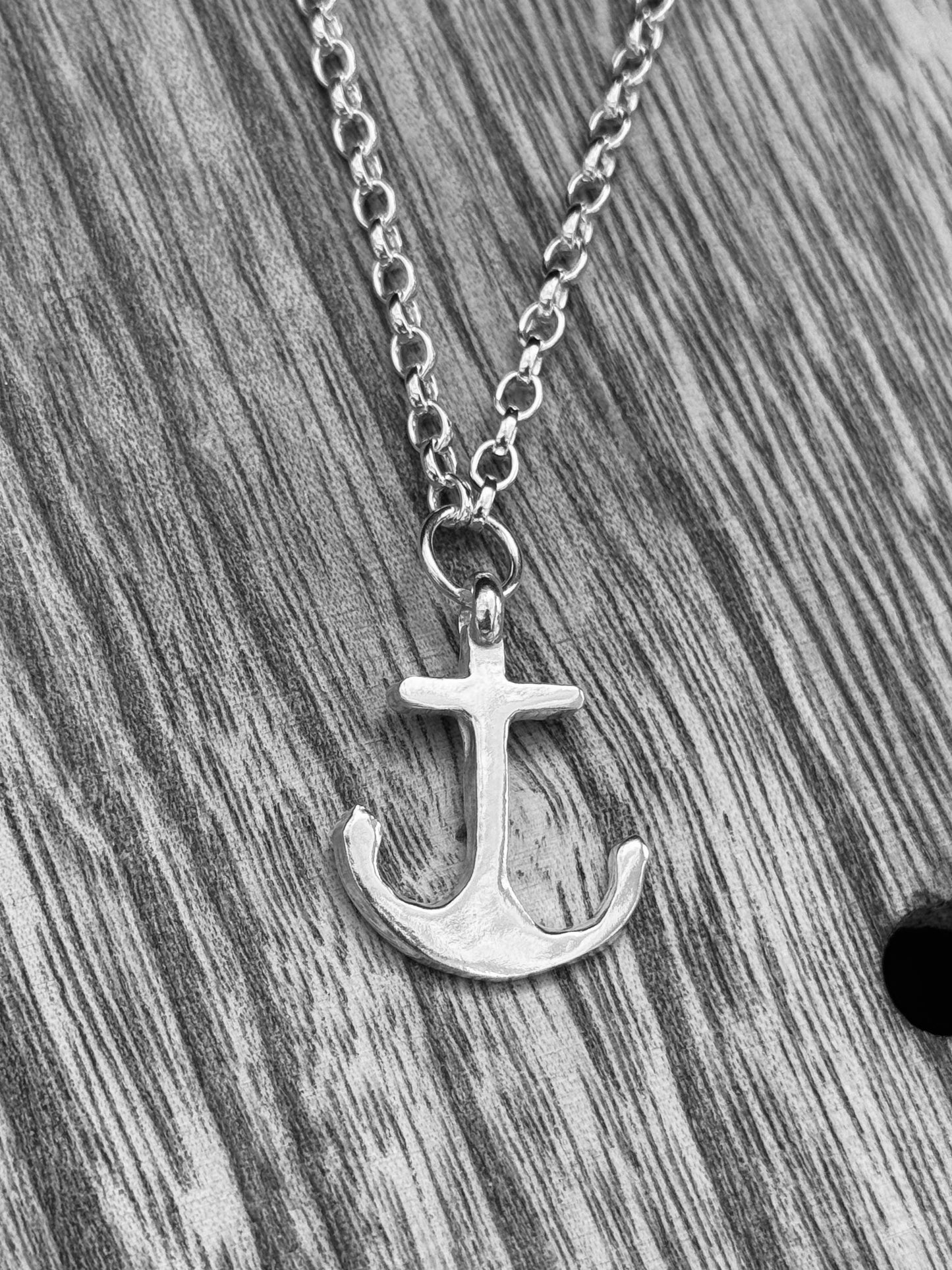 THE ANCHOR NECKLACE
