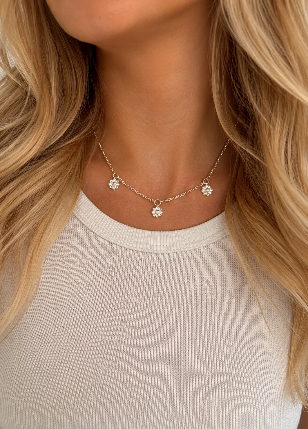 THE DAISY CHAIN NECKLACE